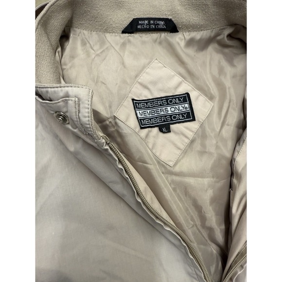 Vtg 80s Members Only Beige Bomber Jacket Mens. Cotton & Polyester Blend. Sz XL - Picture 11 of 14